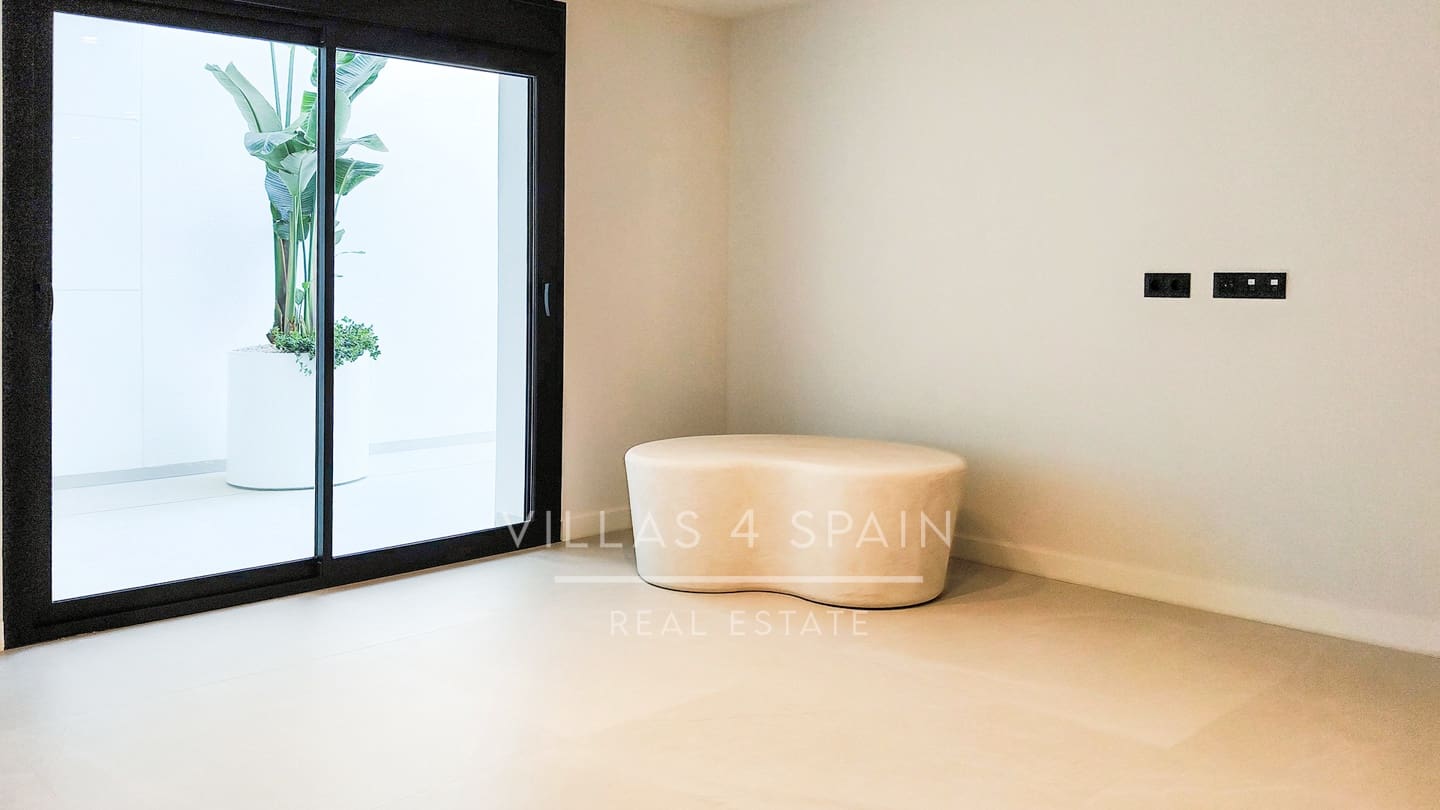 5 bedroom Villa for sale in Ciudad Quesada with pool garage - € 798,500 (Ref: 9821030)