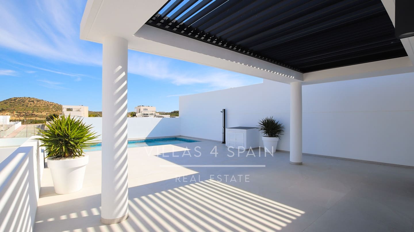 5 bedroom Villa for sale in Ciudad Quesada with pool garage - € 798,500 (Ref: 9821030)