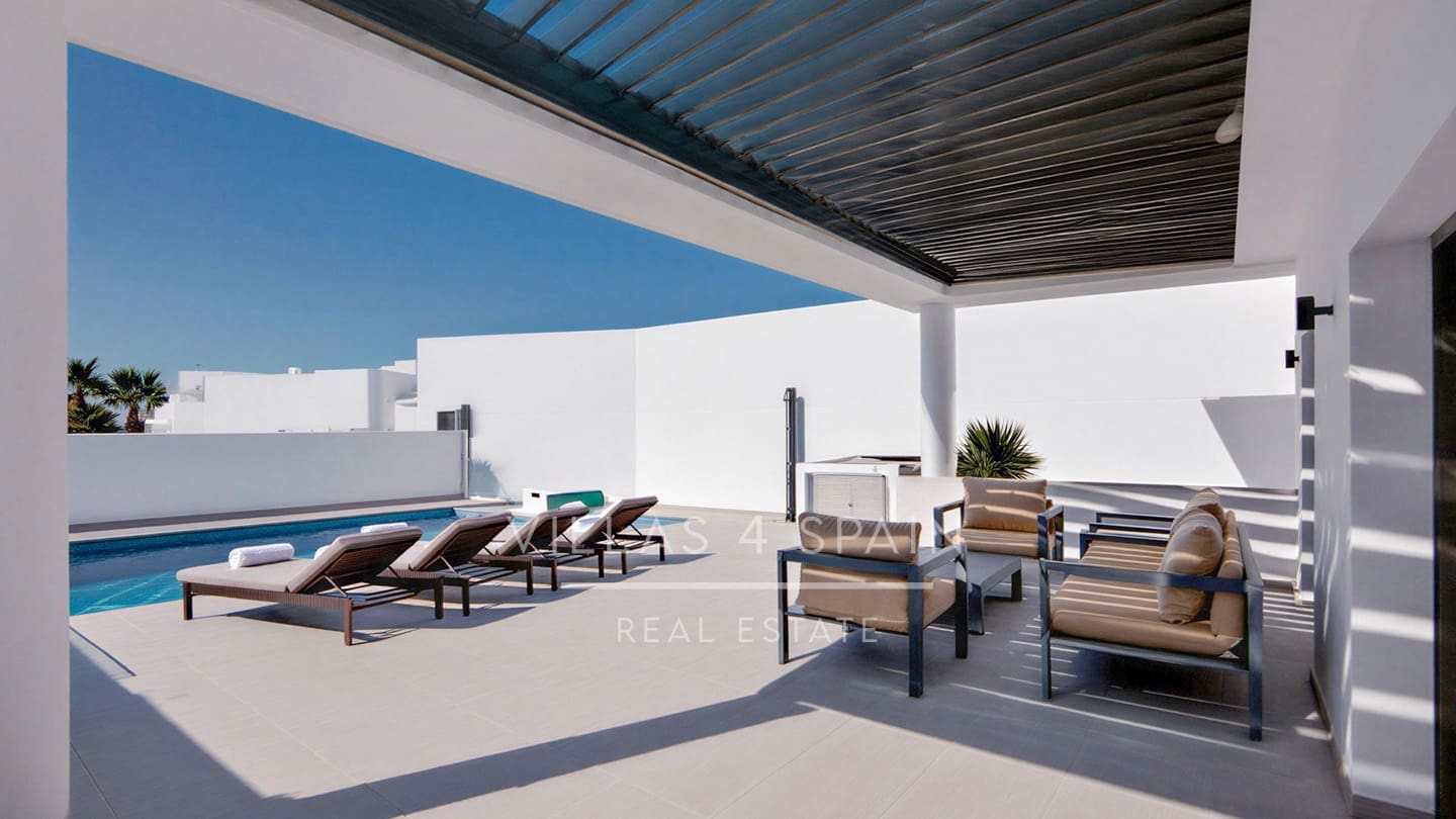 5 bedroom Villa for sale in Ciudad Quesada with pool garage - € 798,500 (Ref: 9821030)