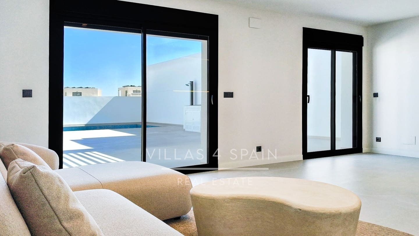 5 bedroom Villa for sale in Ciudad Quesada with pool garage - € 798,500 (Ref: 9821030)