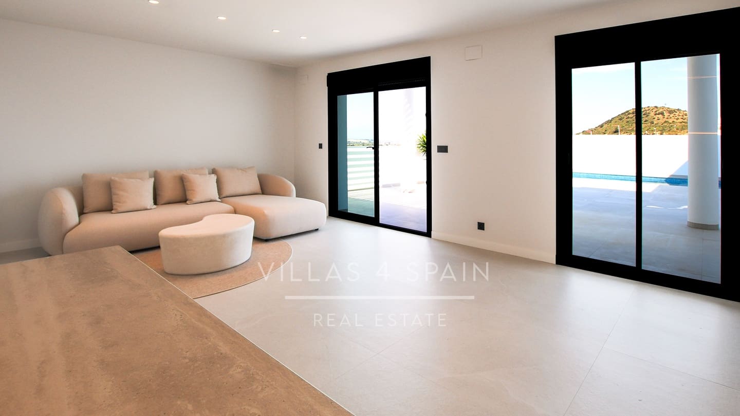 5 bedroom Villa for sale in Ciudad Quesada with pool garage - € 798,500 (Ref: 9821030)