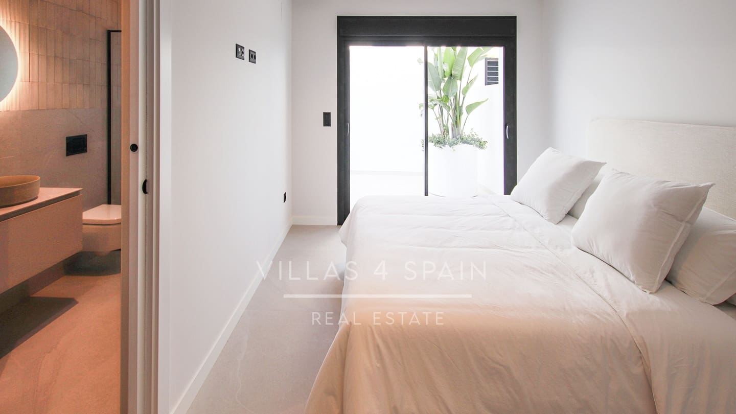 5 bedroom Villa for sale in Ciudad Quesada with pool garage - € 798,500 (Ref: 9821030)