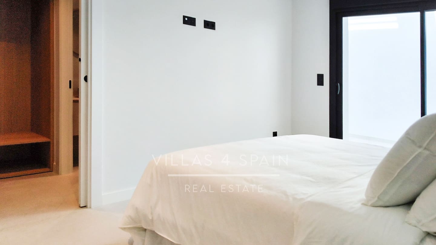 5 bedroom Villa for sale in Ciudad Quesada with pool garage - € 798,500 (Ref: 9821030)