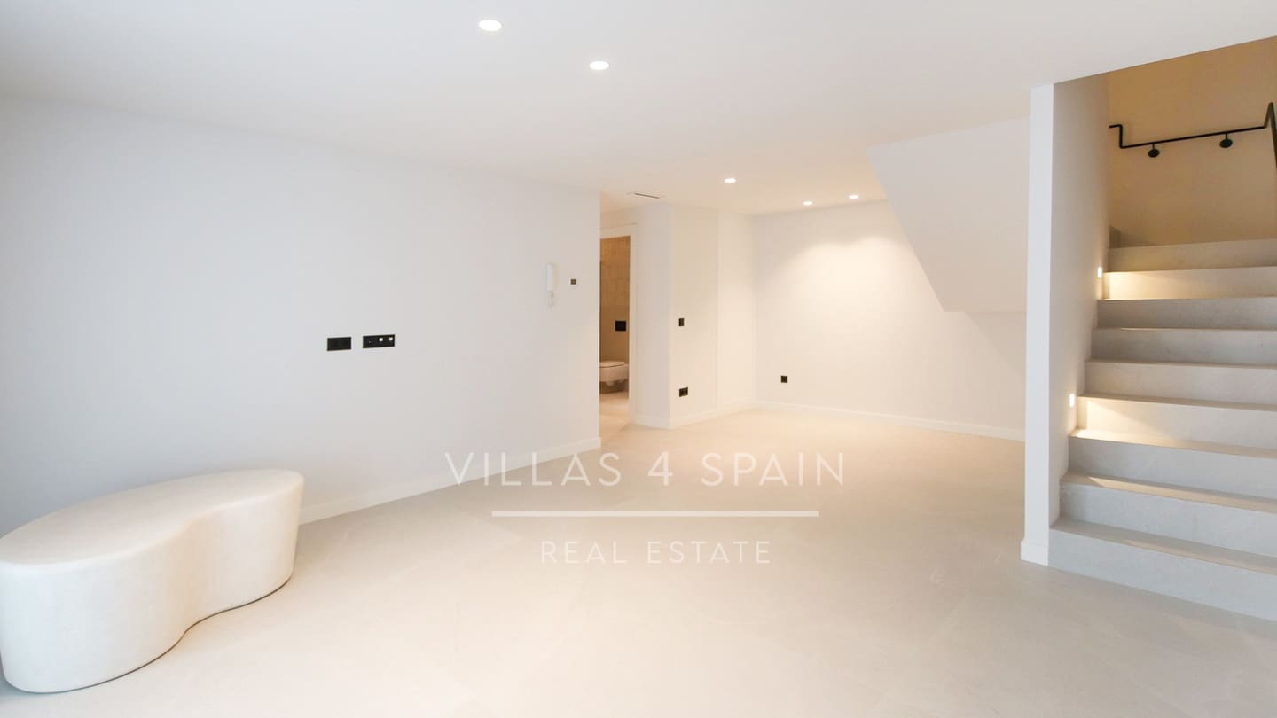 5 bedroom Villa for sale in Ciudad Quesada with pool garage - € 798,500 (Ref: 9821030)