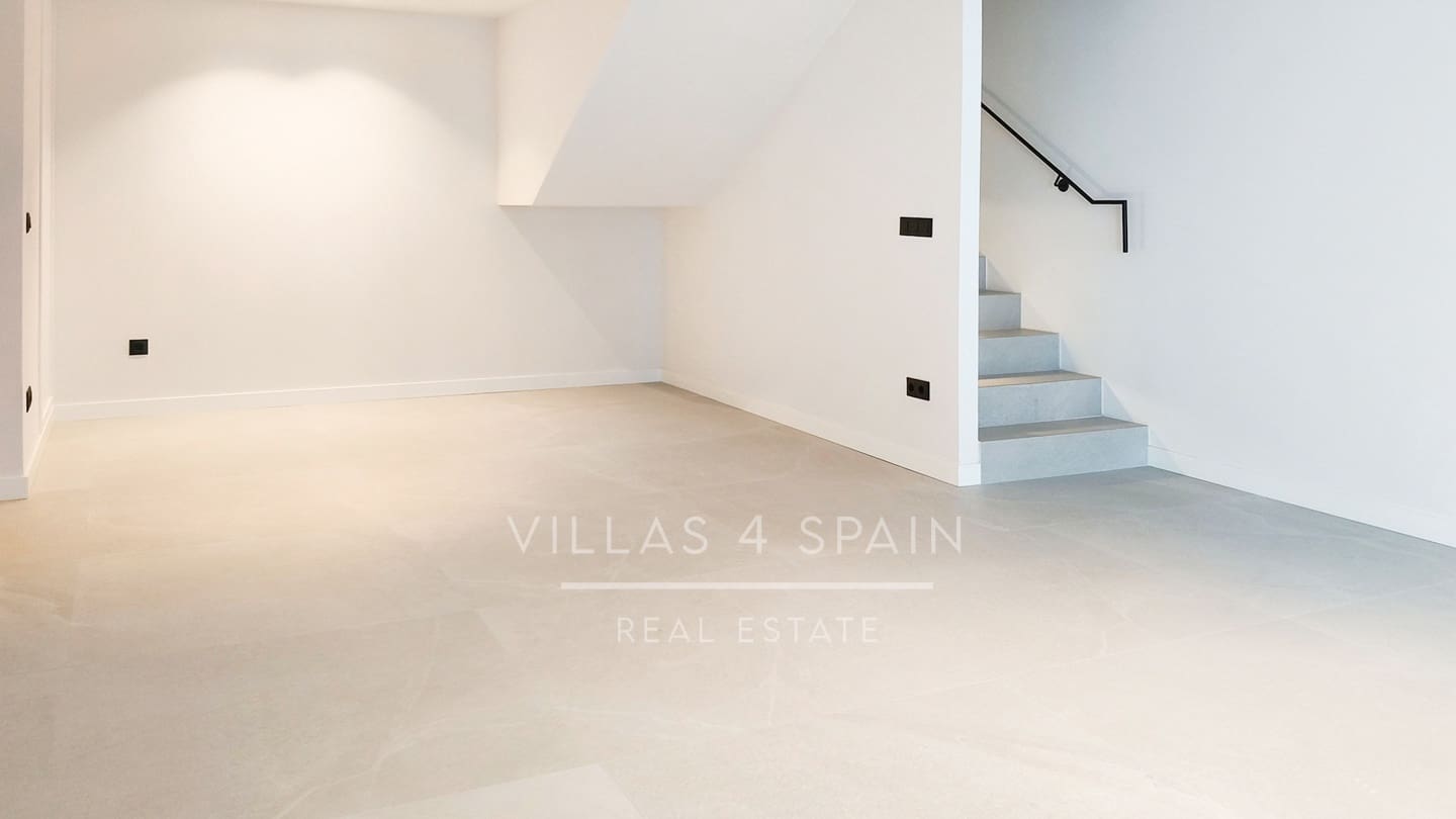 5 bedroom Villa for sale in Ciudad Quesada with pool garage - € 798,500 (Ref: 9821030)