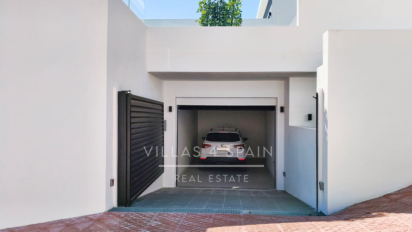 5 bedroom Villa for sale in Ciudad Quesada with pool garage - € 798,500 (Ref: 9821030)