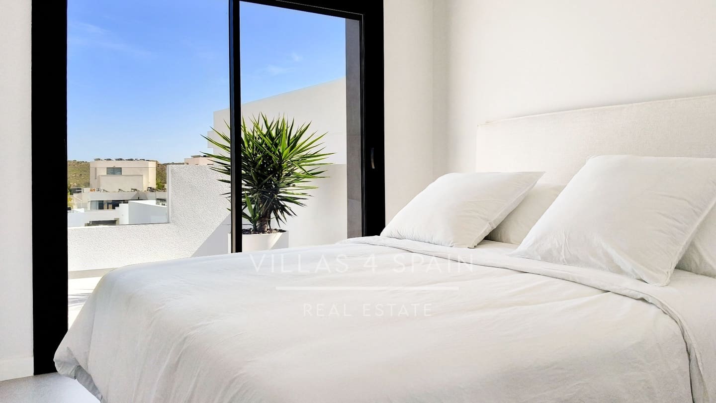 5 bedroom Villa for sale in Ciudad Quesada with pool garage - € 798,500 (Ref: 9821030)