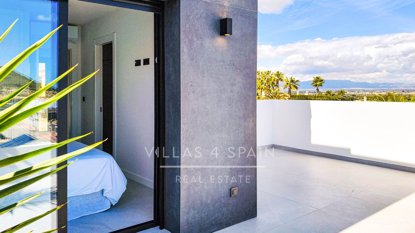 5 bedroom Villa for sale in Ciudad Quesada with pool garage - € 798,500 (Ref: 9821030)