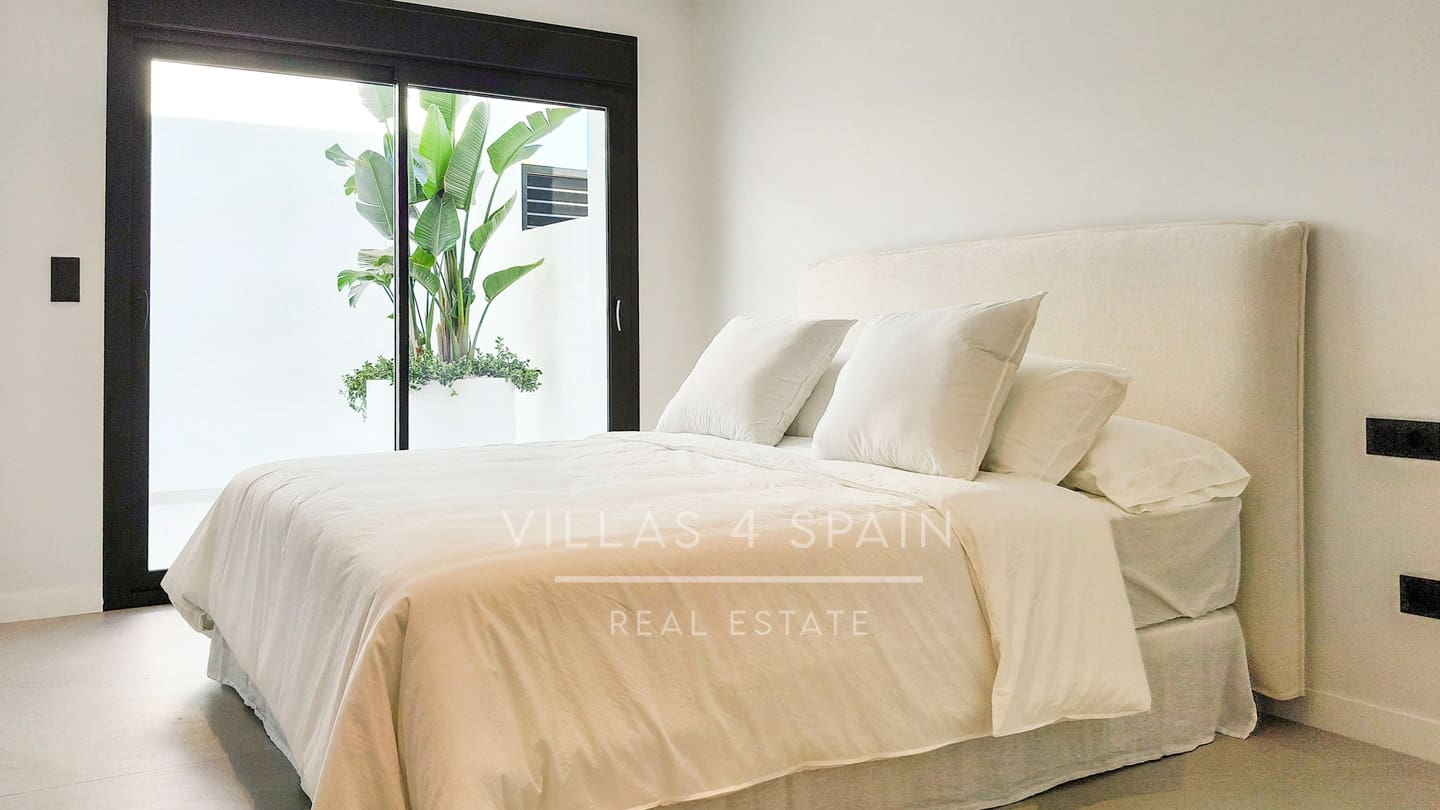 5 bedroom Villa for sale in Ciudad Quesada with pool garage - € 798,500 (Ref: 9821030)