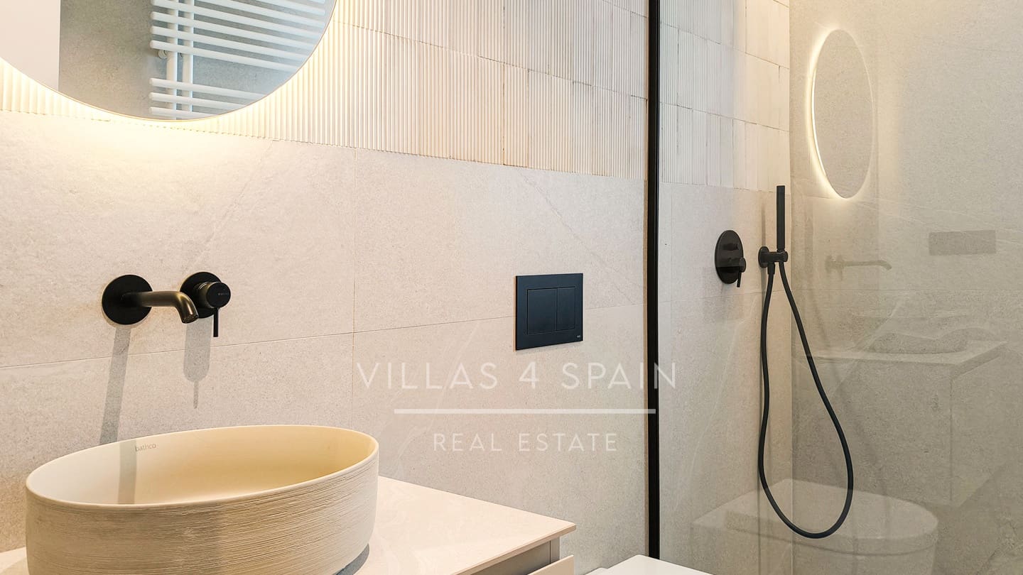 5 bedroom Villa for sale in Ciudad Quesada with pool garage - € 798,500 (Ref: 9821030)