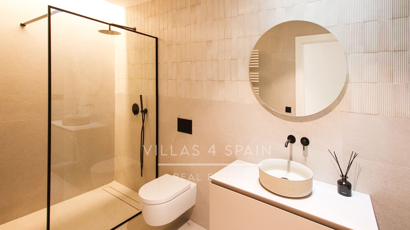 5 bedroom Villa for sale in Ciudad Quesada with pool garage - € 798,500 (Ref: 9821030)