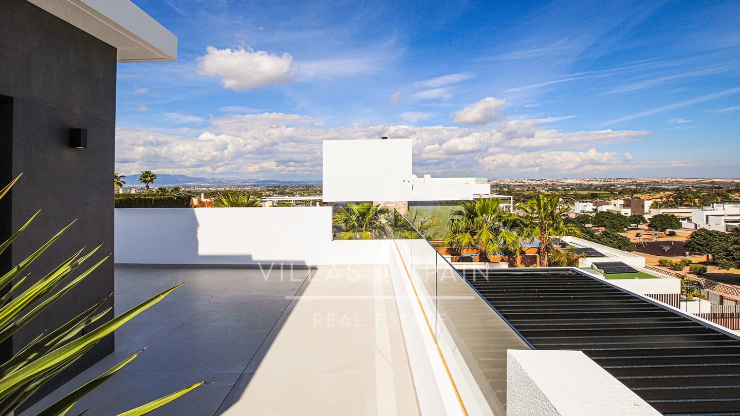 5 bedroom Villa for sale in Ciudad Quesada with pool garage - € 798,500 (Ref: 9821030)