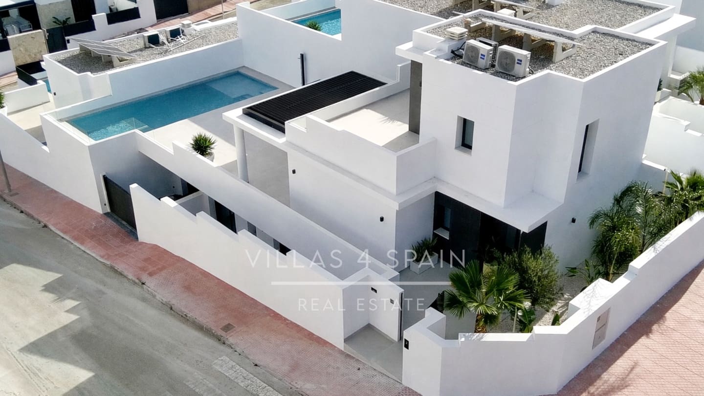 5 bedroom Villa for sale in Ciudad Quesada with pool garage - € 798,500 (Ref: 9821030)