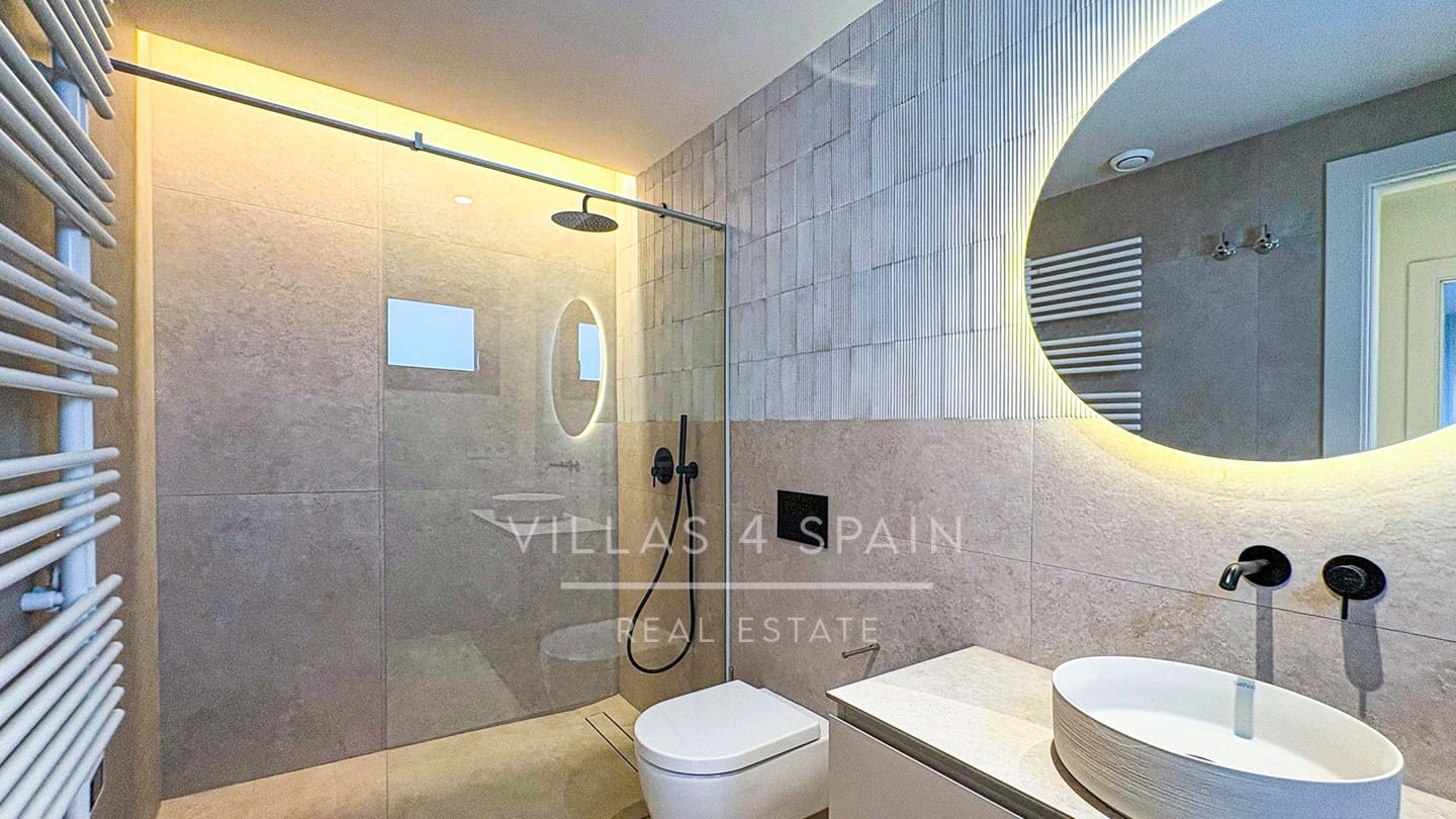 4 makuuhuone Huvila myytävänä paikassa Ciudad Quesada mukana uima-altaan - 810 750 € (Ref: 9821031)