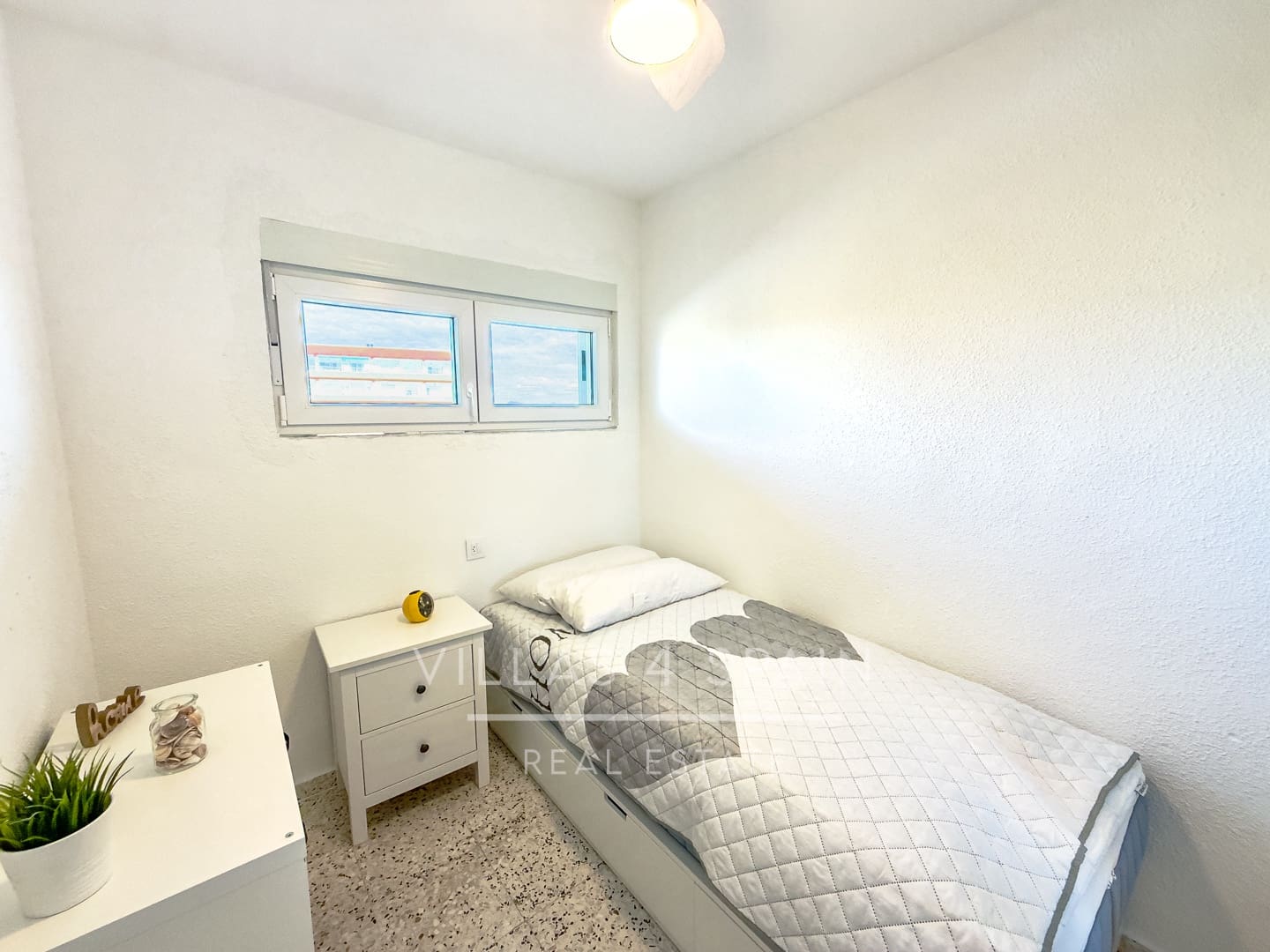 2 bedroom Apartment for sale in Torrevieja with pool - € 174,990 (Ref: 9840814)