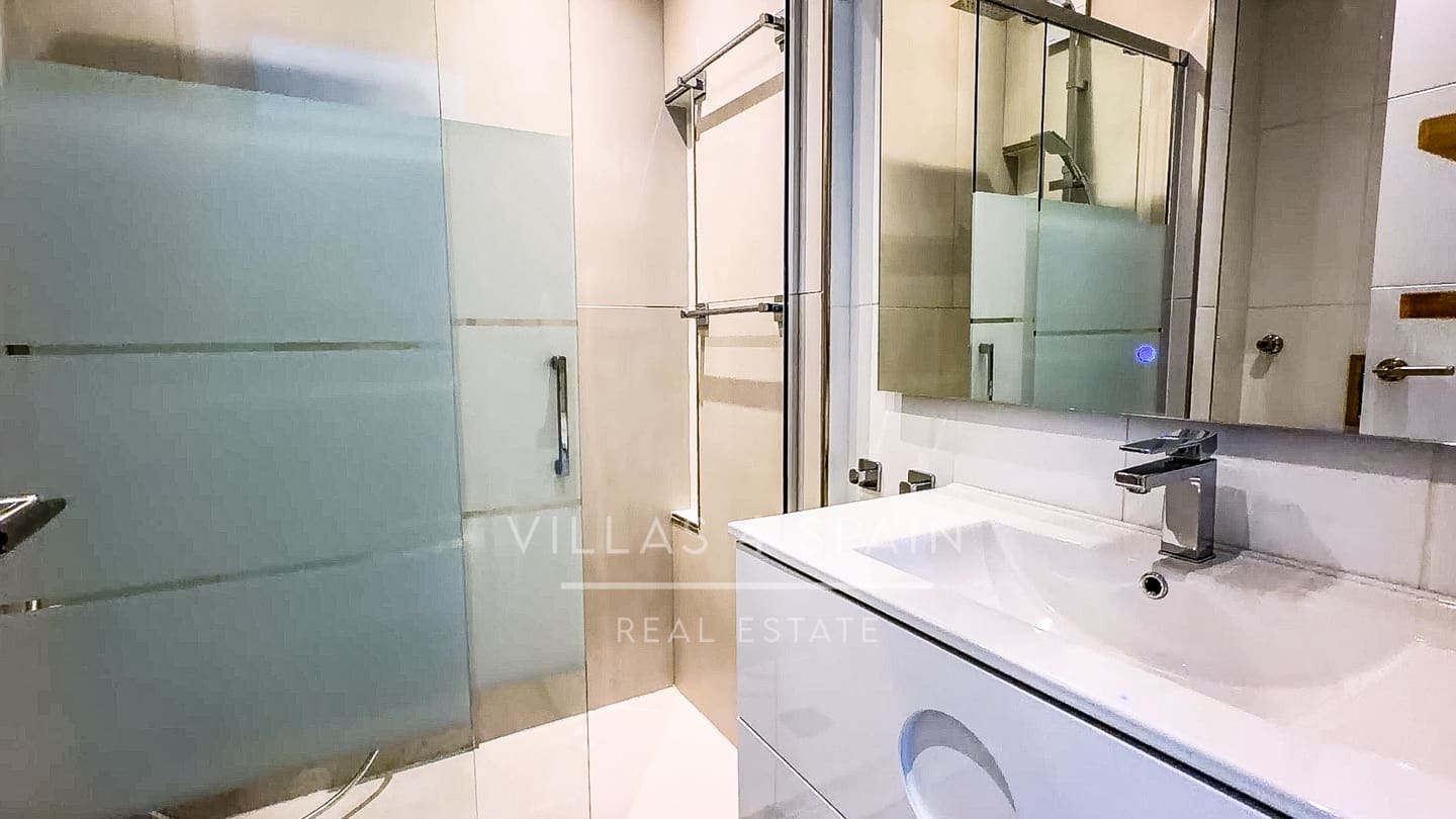 2 bedroom Apartment for sale in Torrevieja with pool - € 174,990 (Ref: 9840814)