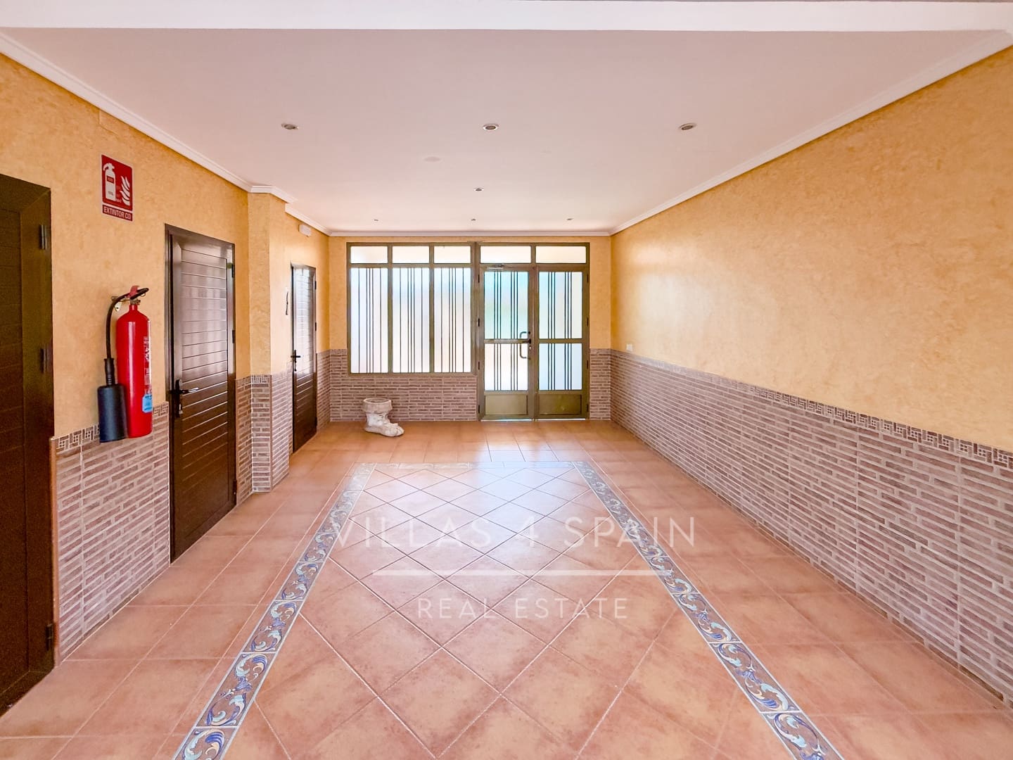 2 bedroom Apartment for sale in Torrevieja with pool - € 174,990 (Ref: 9840814)