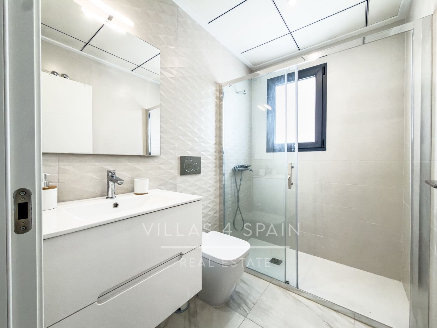 3 bedroom Villa for sale in Benijofar with pool garage - € 374,999 (Ref: 9844809)