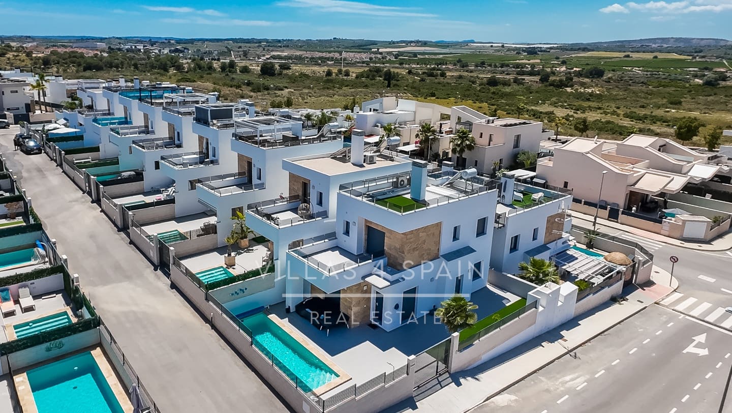 3 bedroom Villa for sale in Benijofar with pool garage - € 374,999 (Ref: 9844809)