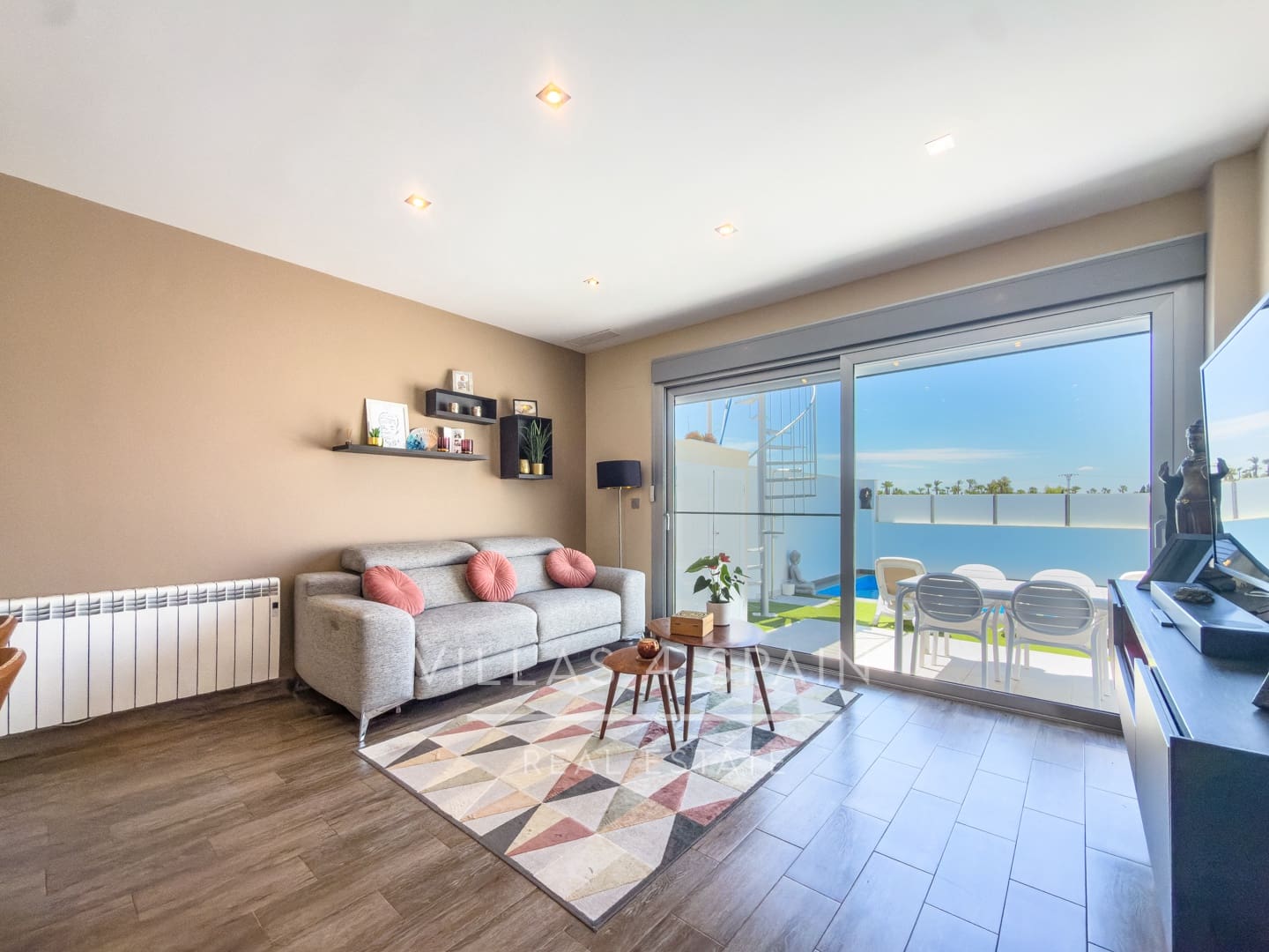 3 soveværelse Villa til salg i Daya Nueva med swimmingpool - € 399.950 (Ref: 9849131)