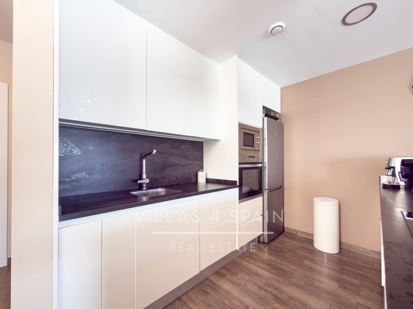 3 soveværelse Villa til salg i Daya Nueva med swimmingpool - € 399.950 (Ref: 9849131)