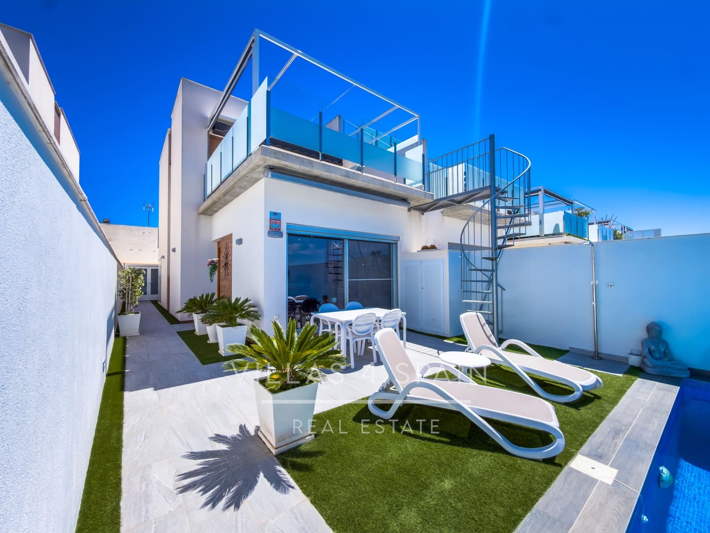 3 soveværelse Villa til salg i Daya Nueva med swimmingpool - € 399.950 (Ref: 9849131)
