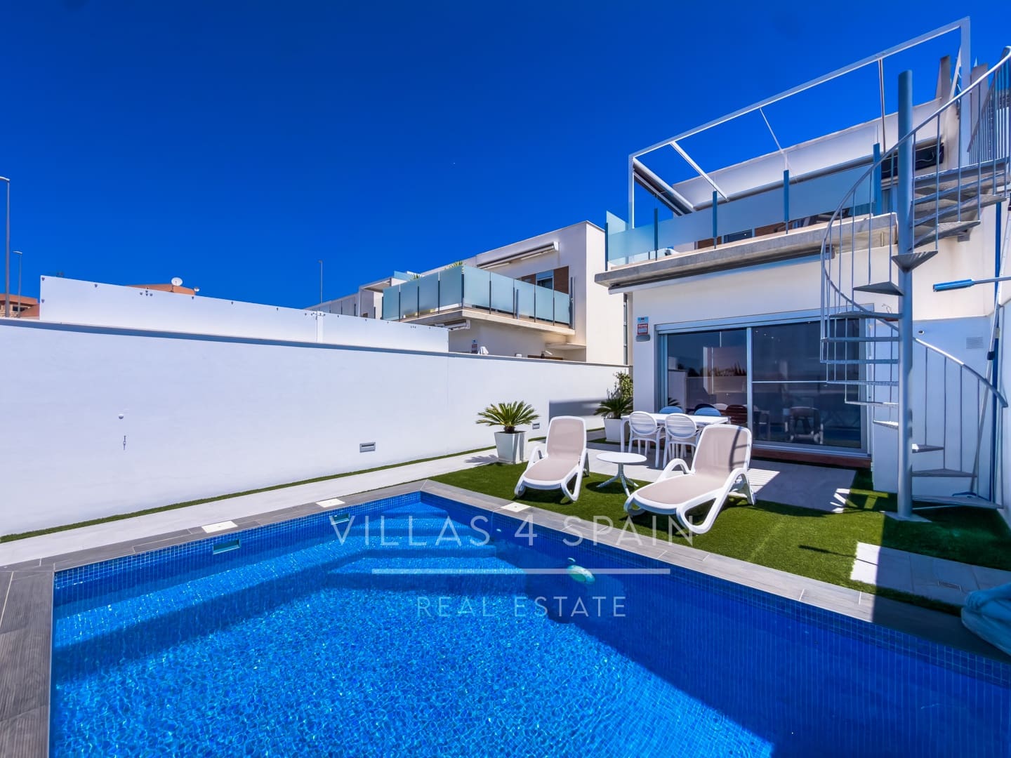 3 soveværelse Villa til salg i Daya Nueva med swimmingpool - € 399.950 (Ref: 9849131)