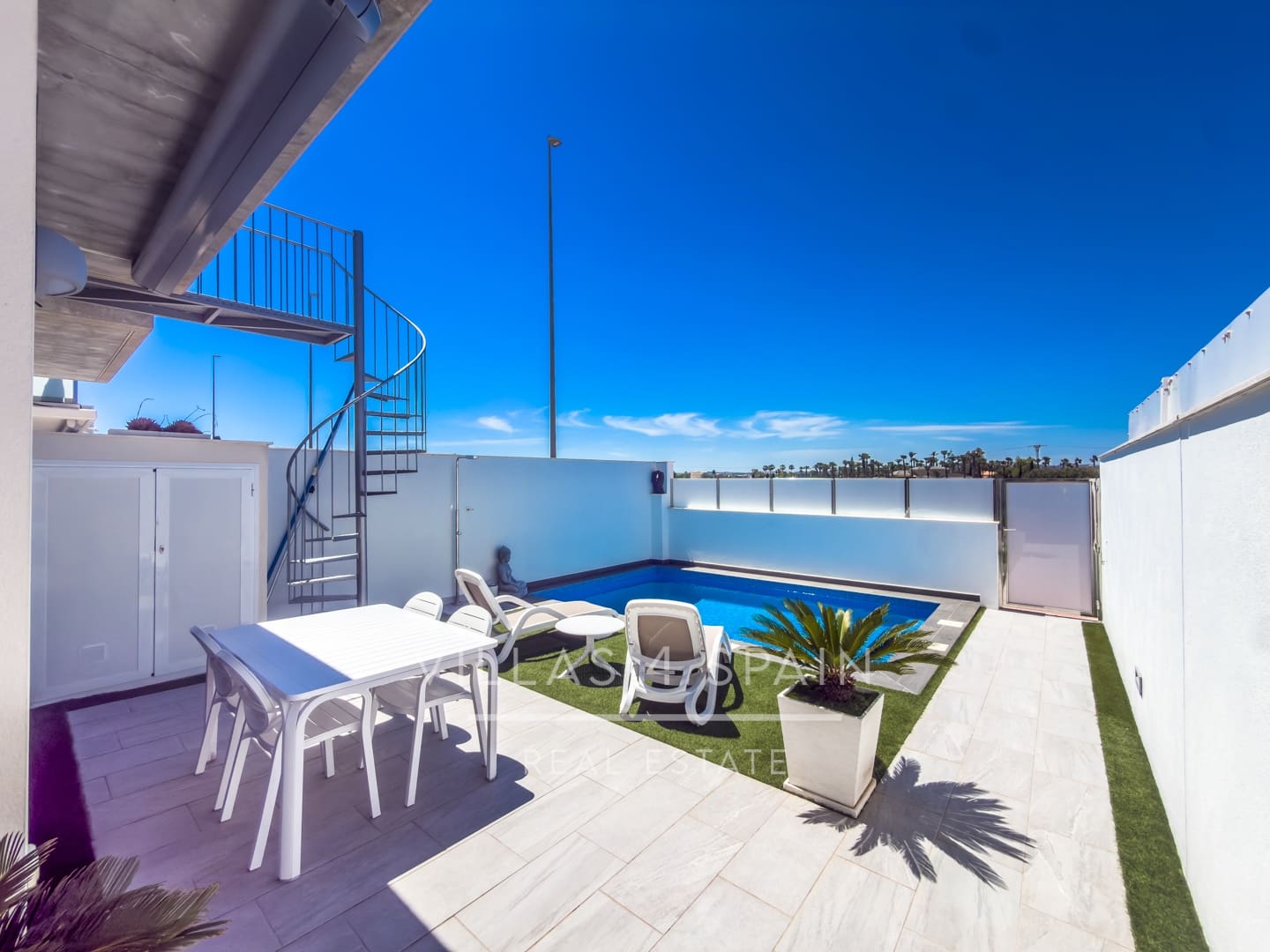 3 soveværelse Villa til salg i Daya Nueva med swimmingpool - € 399.950 (Ref: 9849131)