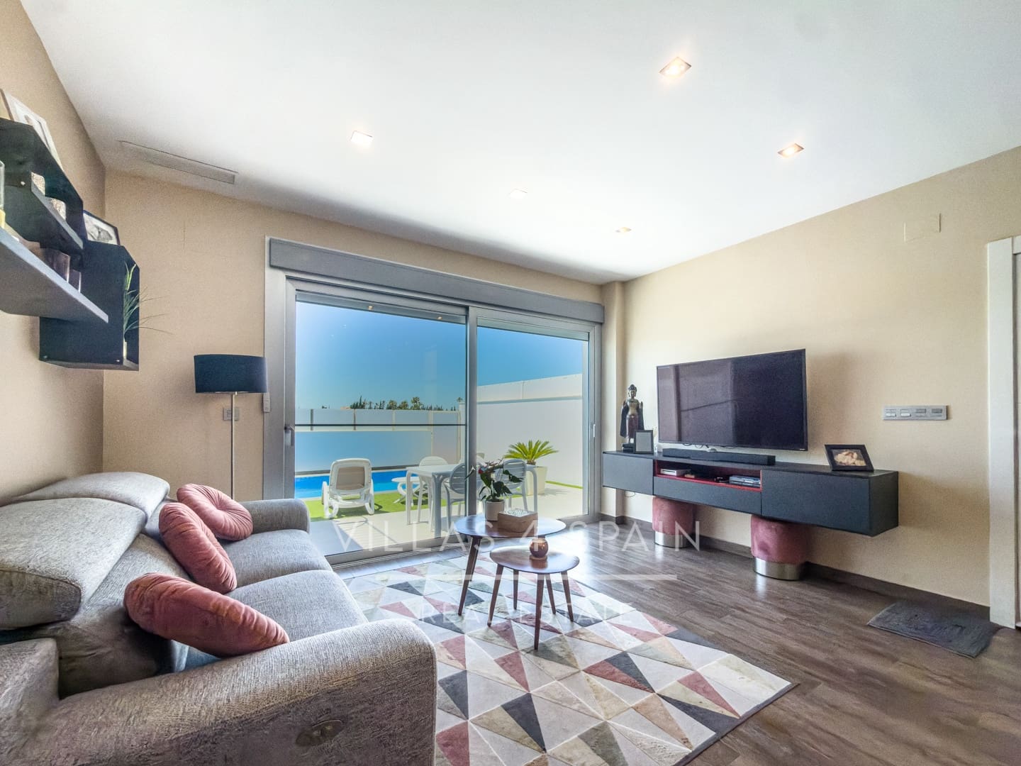 3 soveværelse Villa til salg i Daya Nueva med swimmingpool - € 399.950 (Ref: 9849131)