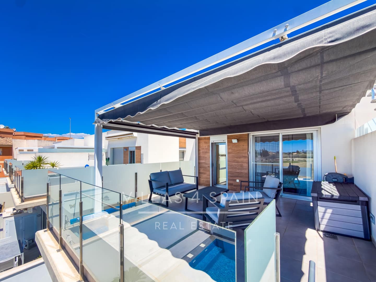 3 soveværelse Villa til salg i Daya Nueva med swimmingpool - € 399.950 (Ref: 9849131)