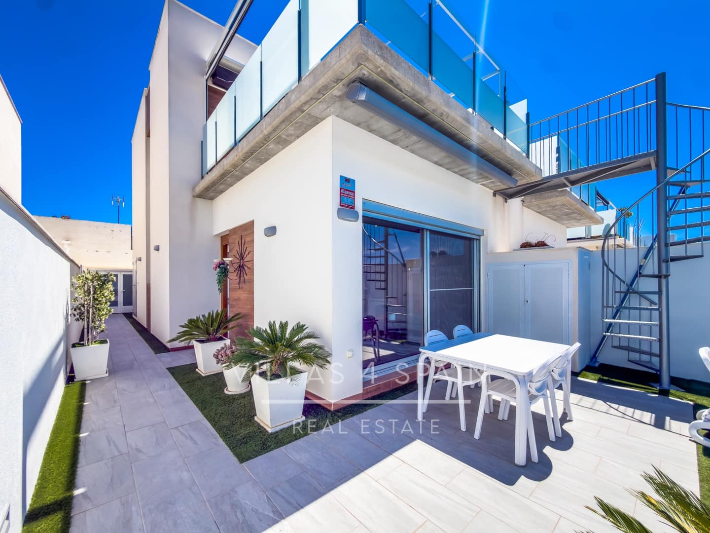 3 soveværelse Villa til salg i Daya Nueva med swimmingpool - € 399.950 (Ref: 9849131)