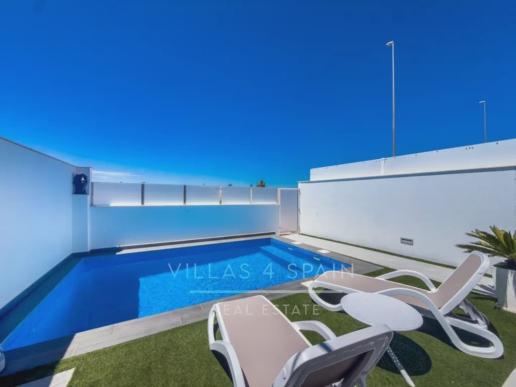 3 soveværelse Villa til salg i Daya Nueva med swimmingpool - € 399.950 (Ref: 9849131)