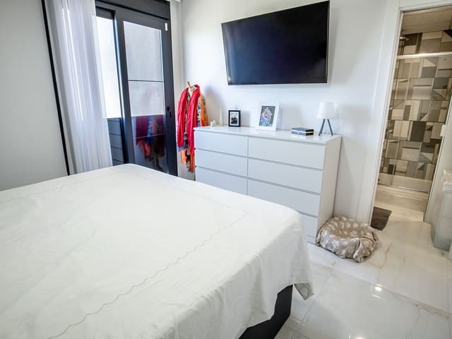 Huoneisto myytävänä paikassa La Florida, Orihuela mukana uima-altaan - 300 000 € (Ref: 9866440)