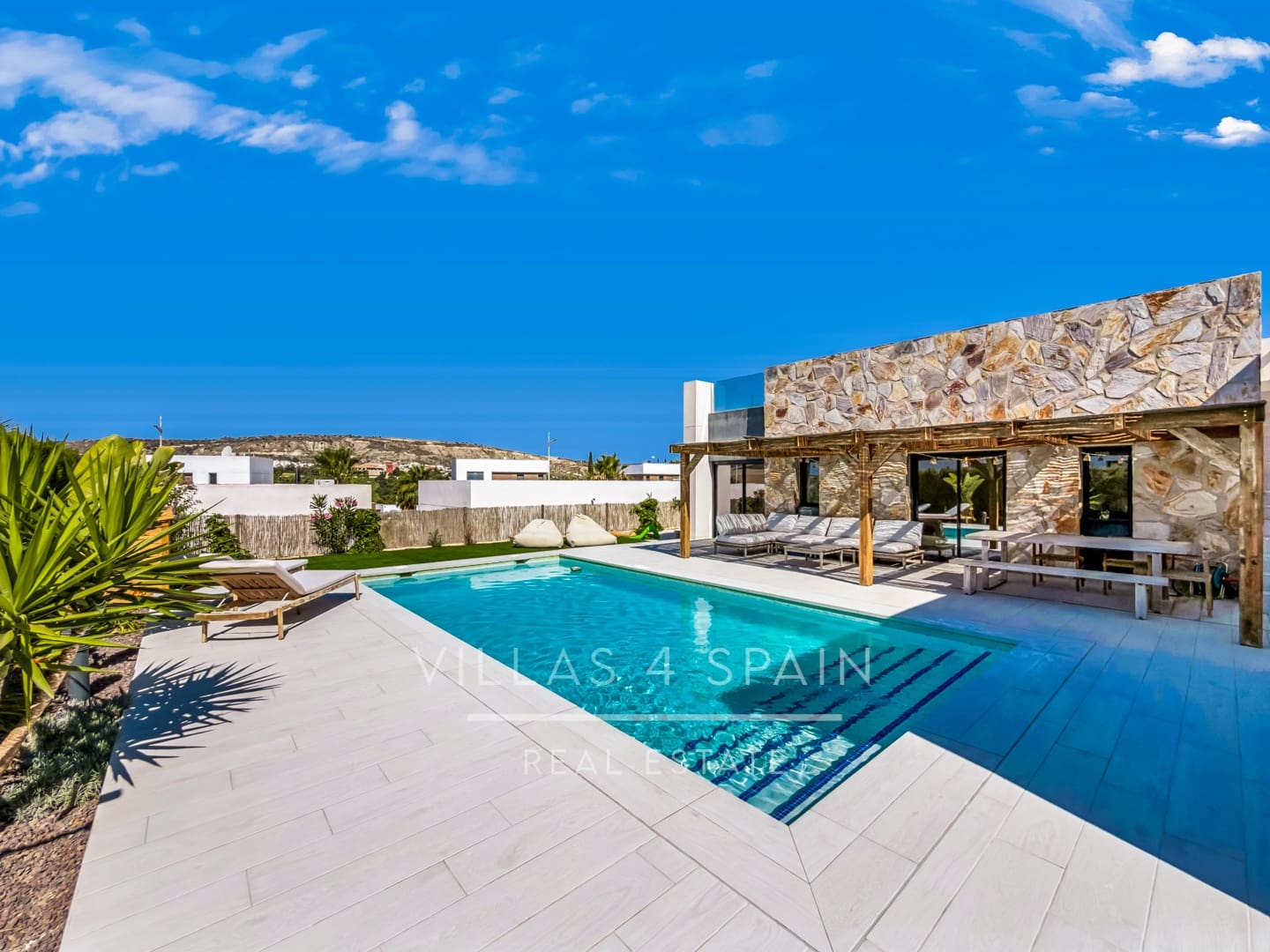3 slaapkamer Villa te koop in Algorfa met zwembad garage - € 649.000 (Ref: 9906756)