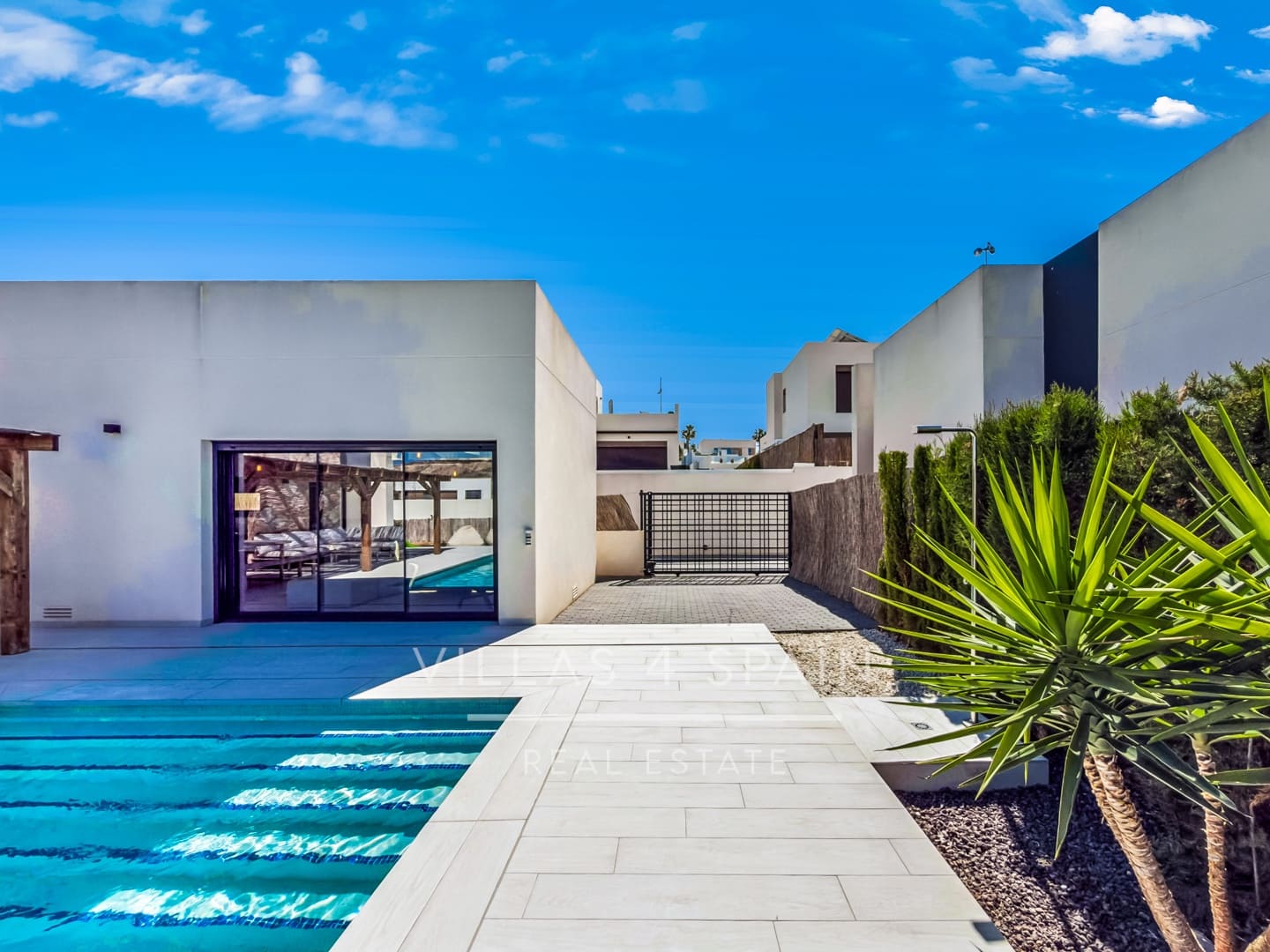 3 slaapkamer Villa te koop in Algorfa met zwembad garage - € 649.000 (Ref: 9906756)