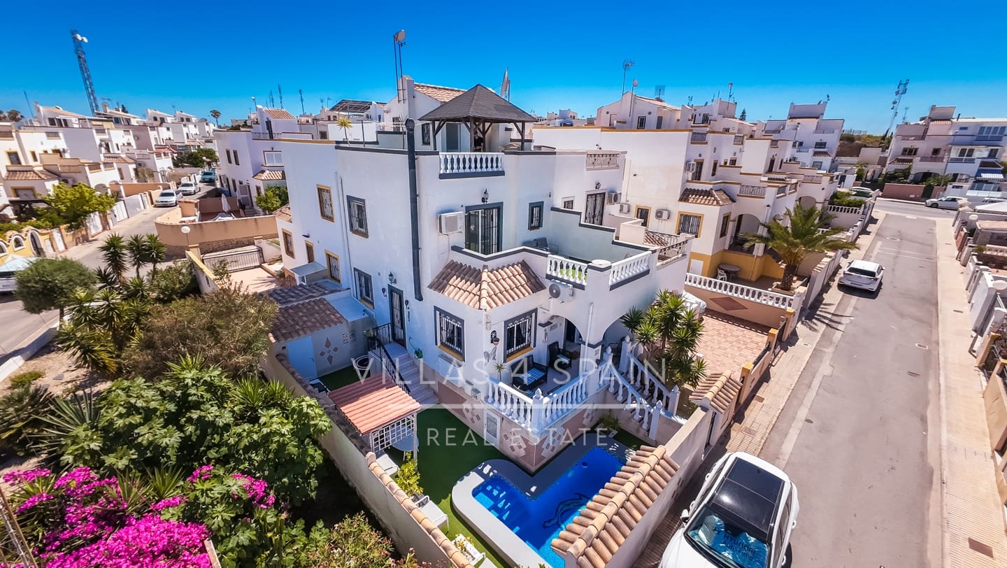 3 soveværelse Byhus til salg i Orihuela Costa med swimmingpool - € 245.000 (Ref: 9943278)
