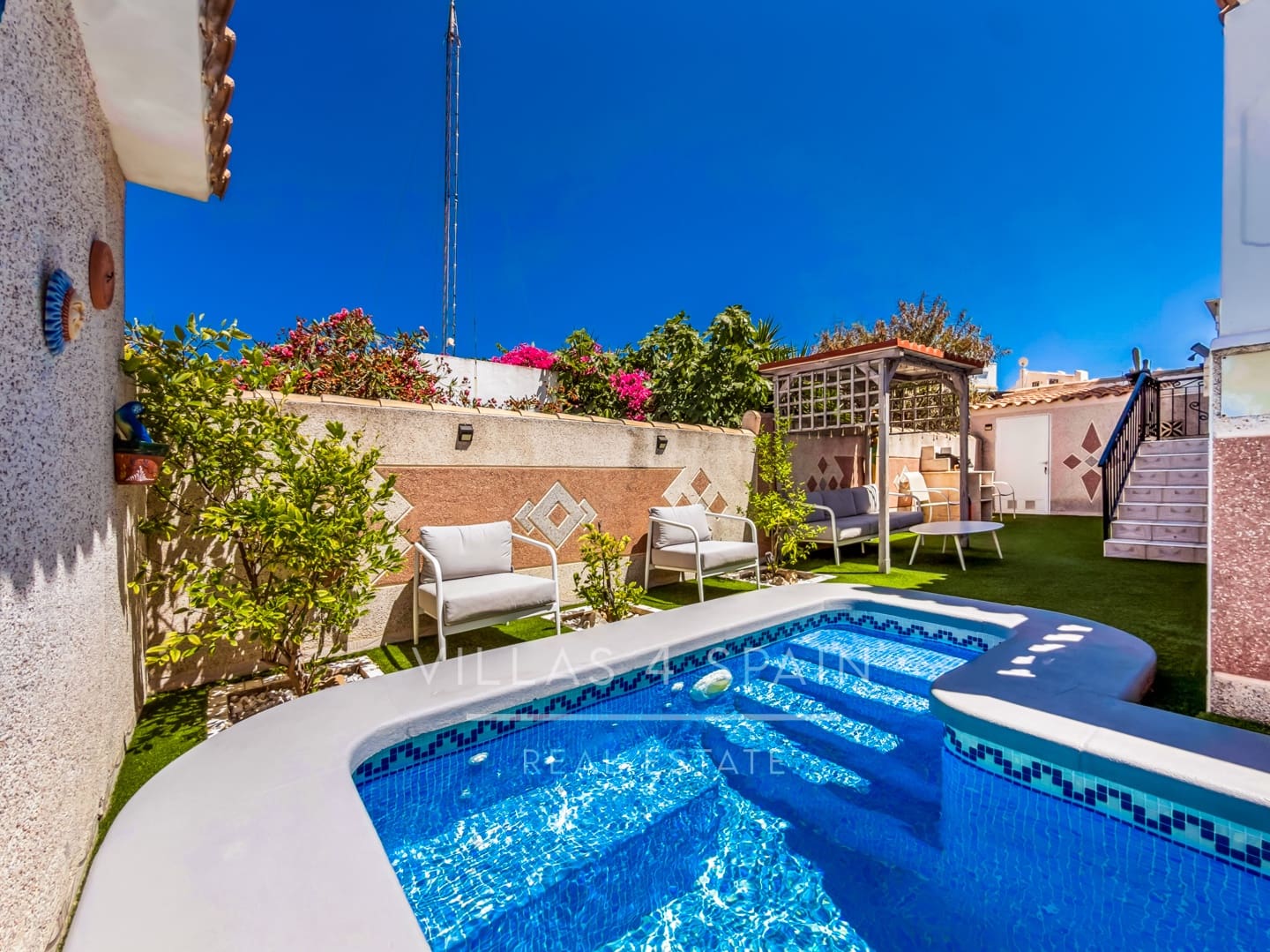 3 soveværelse Byhus til salg i Orihuela Costa med swimmingpool - € 245.000 (Ref: 9943278)