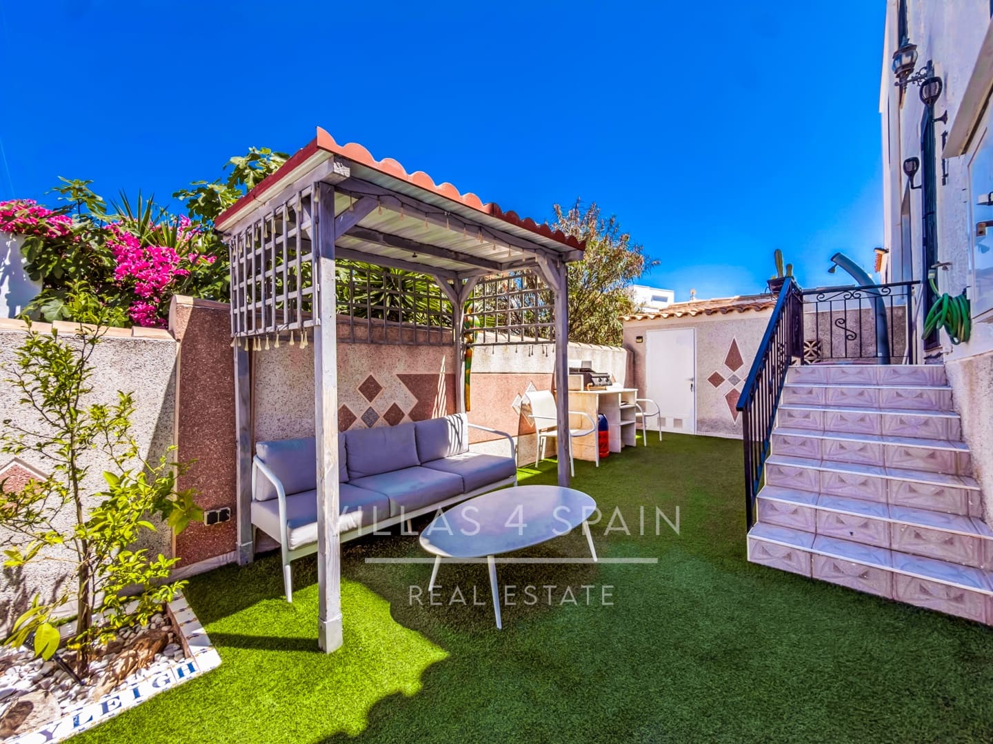 3 soveværelse Byhus til salg i Orihuela Costa med swimmingpool - € 245.000 (Ref: 9943278)