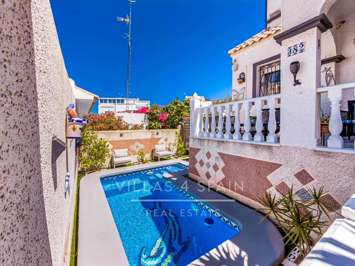 3 soveværelse Byhus til salg i Orihuela Costa med swimmingpool - € 245.000 (Ref: 9943278)