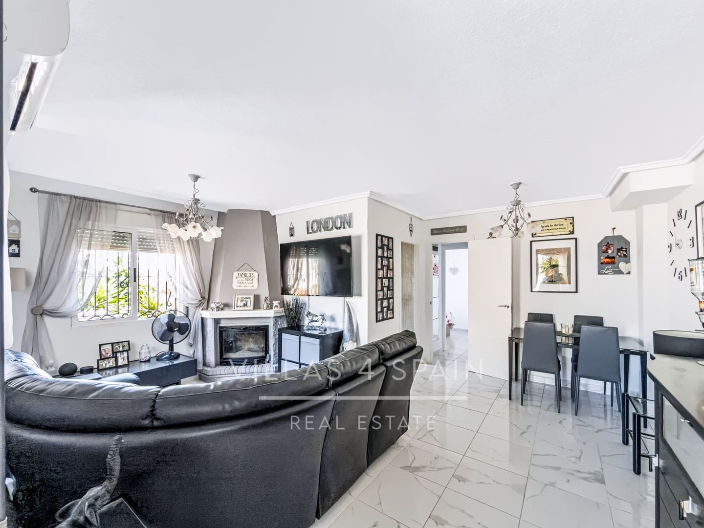 3 soveværelse Byhus til salg i Orihuela Costa med swimmingpool - € 245.000 (Ref: 9943278)