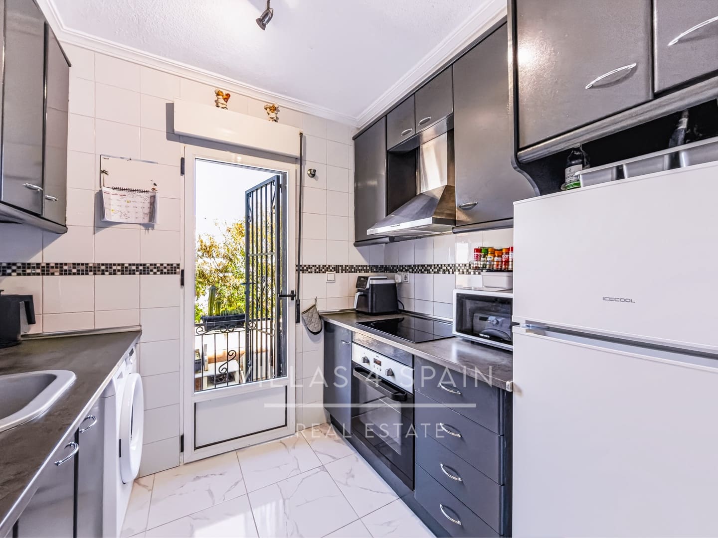 3 soveværelse Byhus til salg i Orihuela Costa med swimmingpool - € 245.000 (Ref: 9943278)