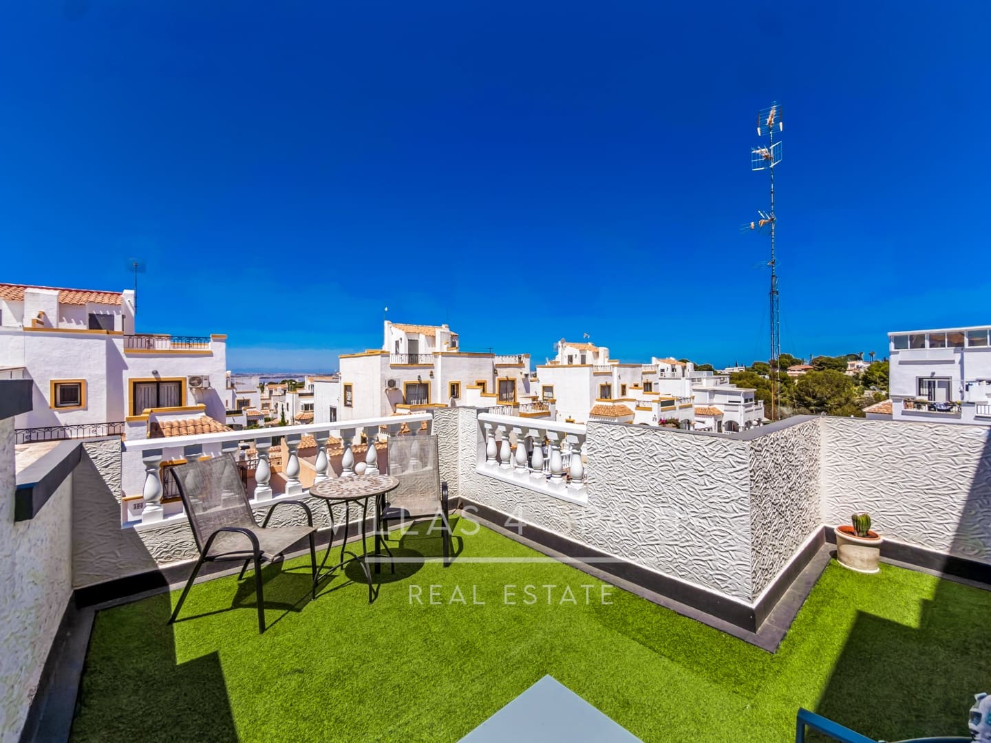 3 soveværelse Byhus til salg i Orihuela Costa med swimmingpool - € 245.000 (Ref: 9943278)