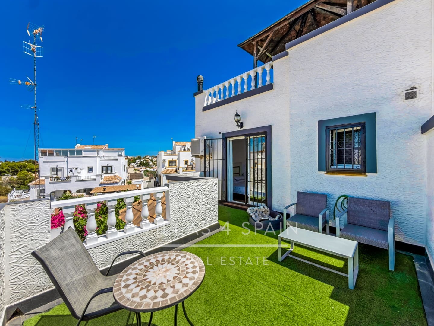 3 soveværelse Byhus til salg i Orihuela Costa med swimmingpool - € 245.000 (Ref: 9943278)