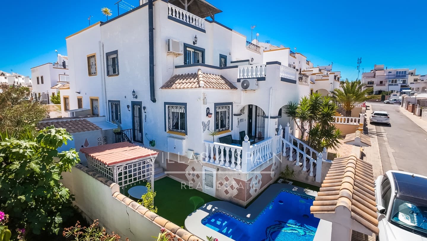 3 soveværelse Byhus til salg i Orihuela Costa med swimmingpool - € 245.000 (Ref: 9943278)