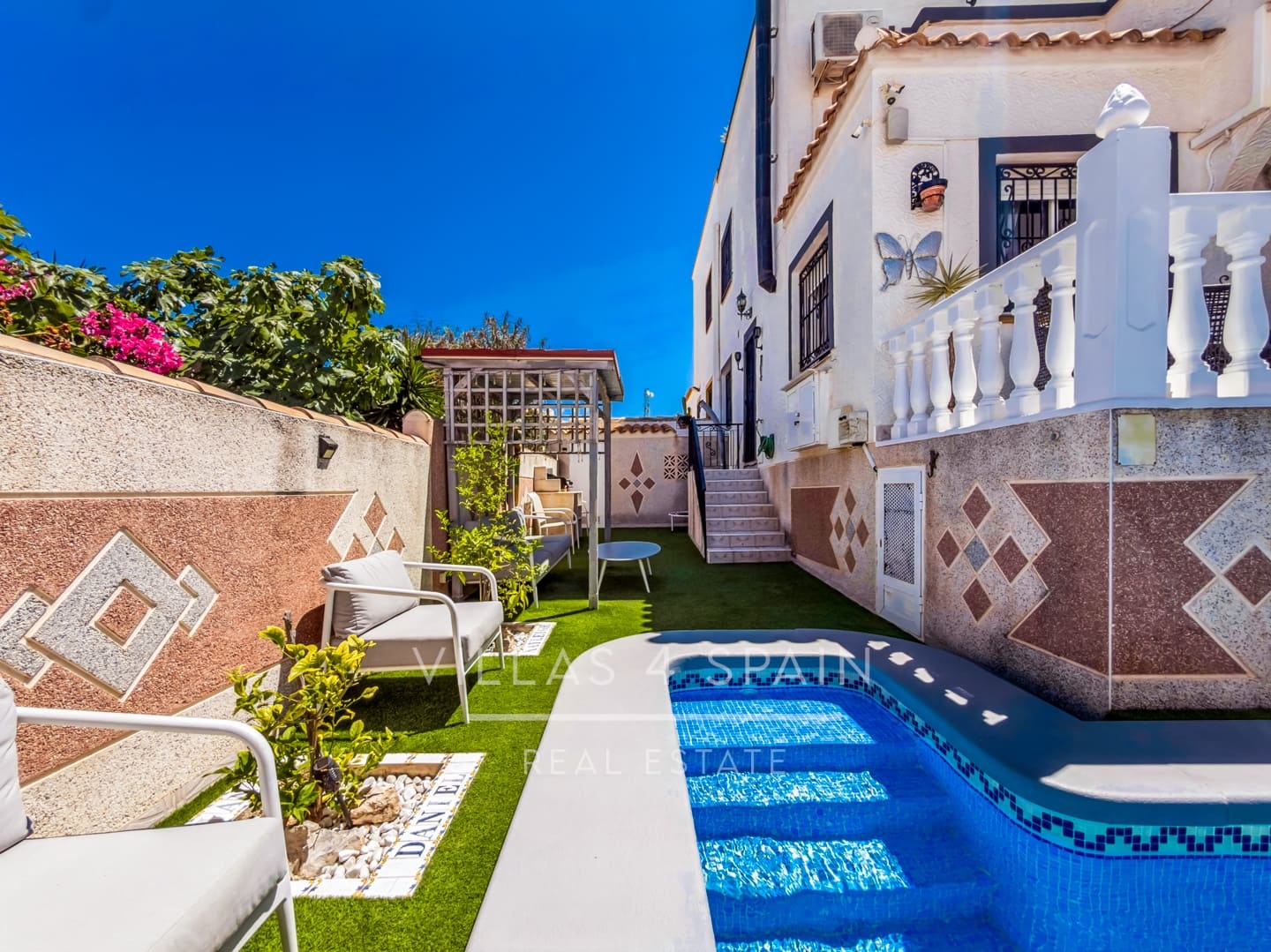 3 soveværelse Byhus til salg i Orihuela Costa med swimmingpool - € 245.000 (Ref: 9943278)