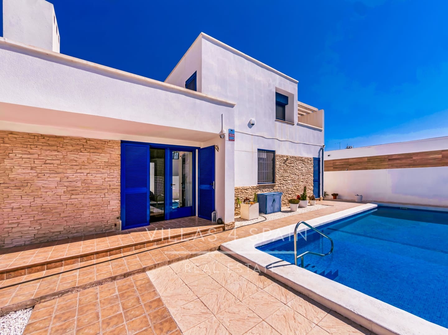 3 soveværelse Villa til salg i Fortuna med swimmingpool - € 299.000 (Ref: 9996036)
