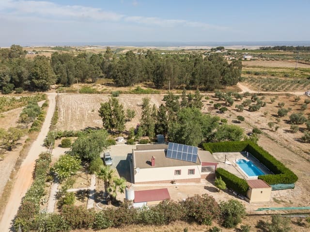 3 soveværelse Finca/Landehus til salg i La Palma del Condado med swimmingpool - € 219.999 (Ref: 9972781)