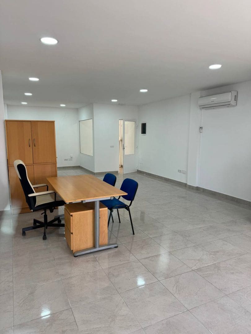 Commercial for sale in San Bartolome de Tirajana - € 88,000 (Ref: 9499979)