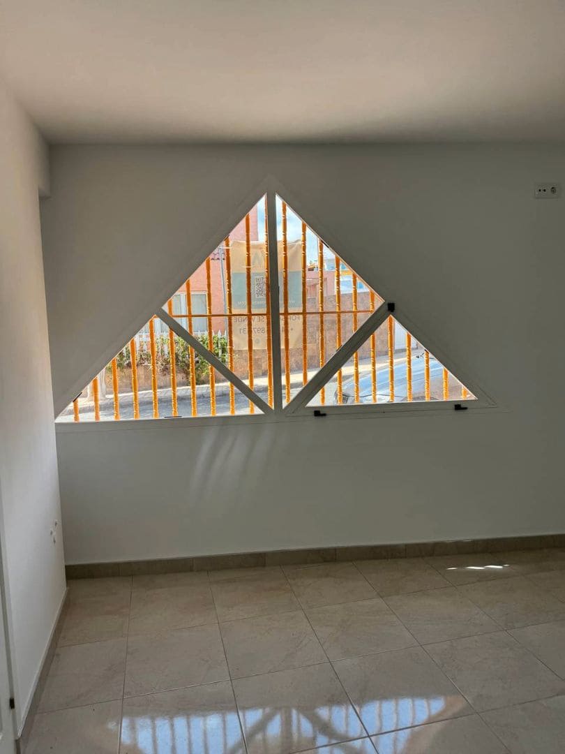 Commercial for sale in San Bartolome de Tirajana - € 88,000 (Ref: 9499979)