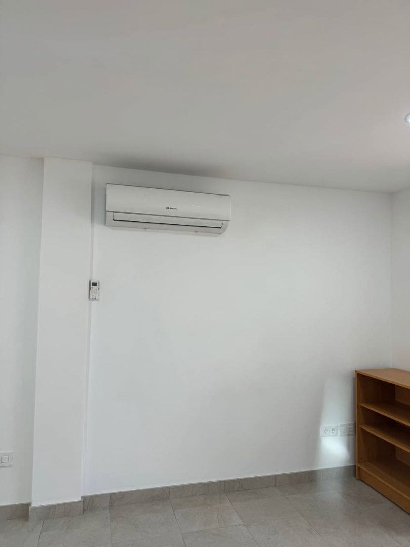 Commercial for sale in San Bartolome de Tirajana - € 88,000 (Ref: 9499979)